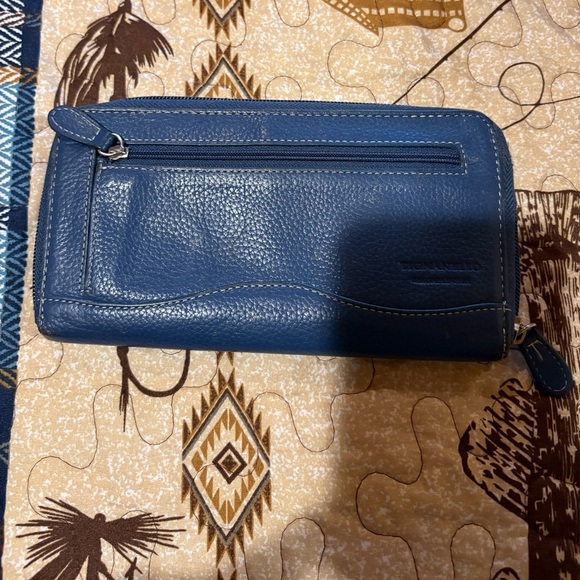 Tignanello blue pebble genuine leather zip-around wallet or clutch - Picture 14 of 14